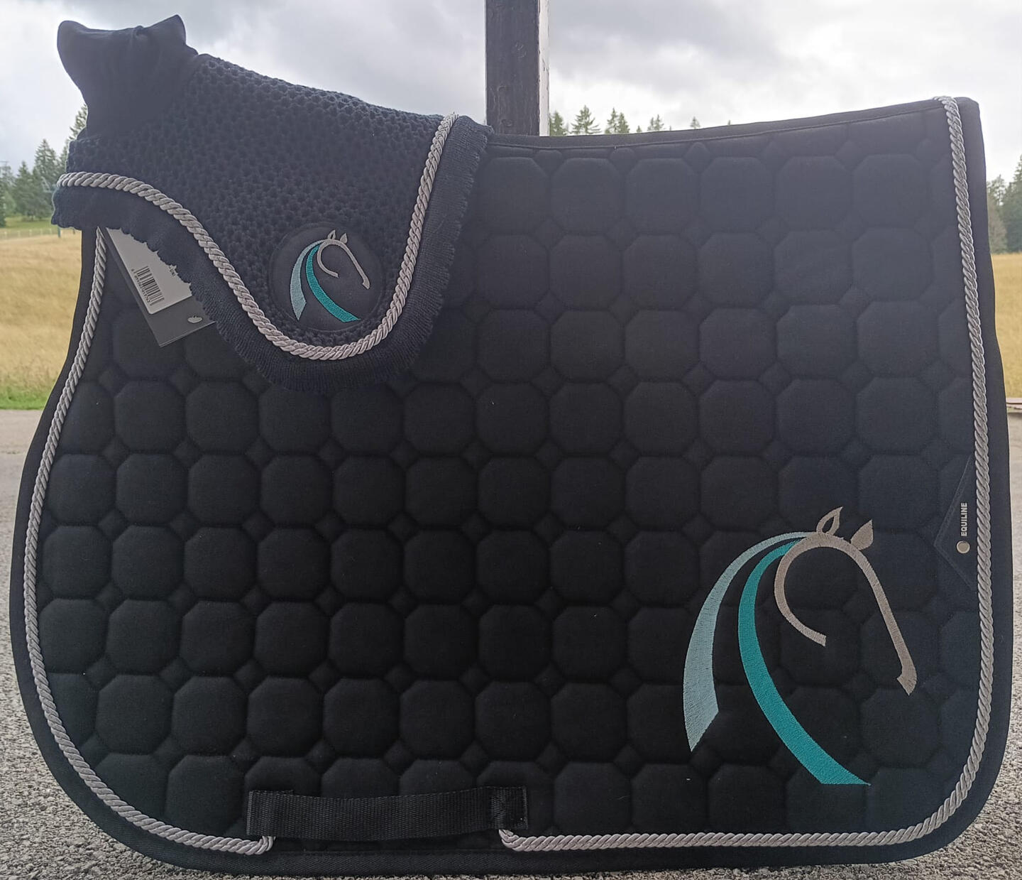 Broderie · tapis de selle Equiline