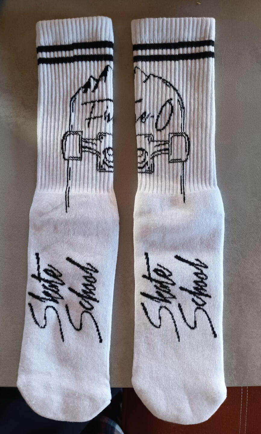 Broderie · chaussettes Skate School